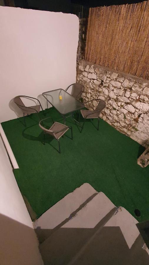 Larry'S Little Place In The Center Of Gytheio Екстериор снимка